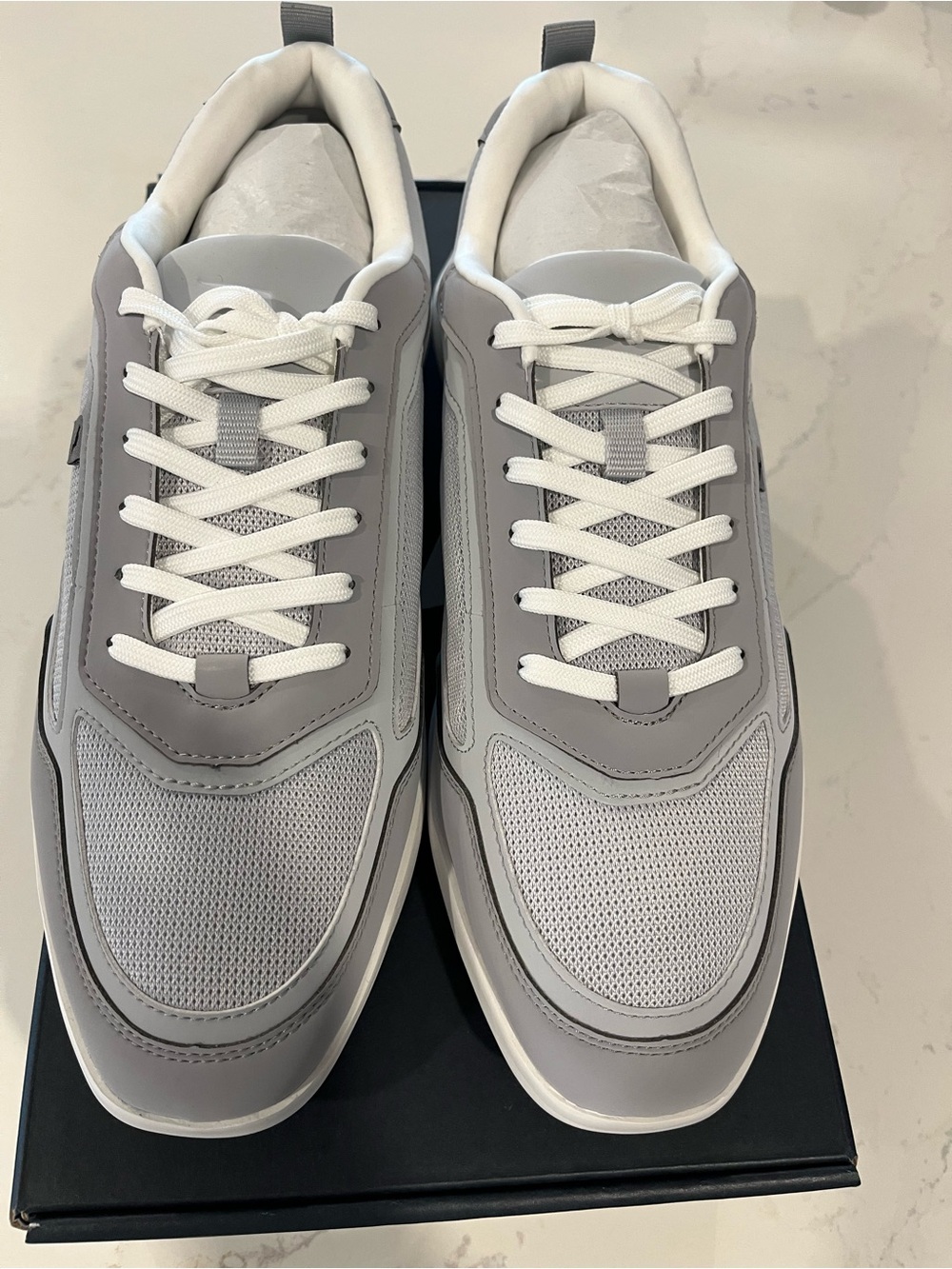 Wolf & Shepherd Crossover Runner Gray/White 12 New With Box.